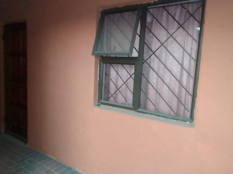 To Let 1 Bedroom Property for Rent in Ekuphumleni Western Cape